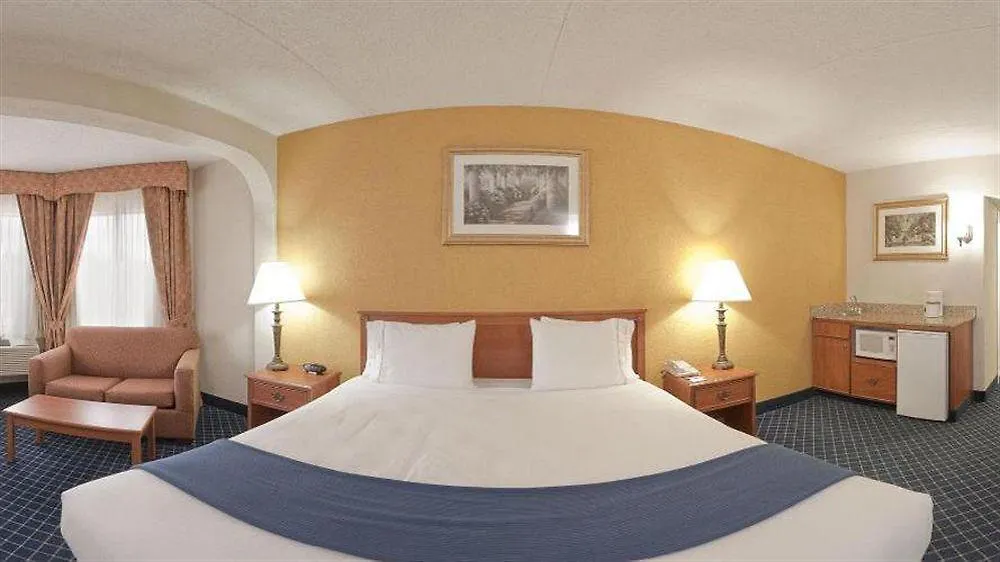Holiday Inn Express & Suites Nashville-I-40 & I-24 3*, Νάσβιλ